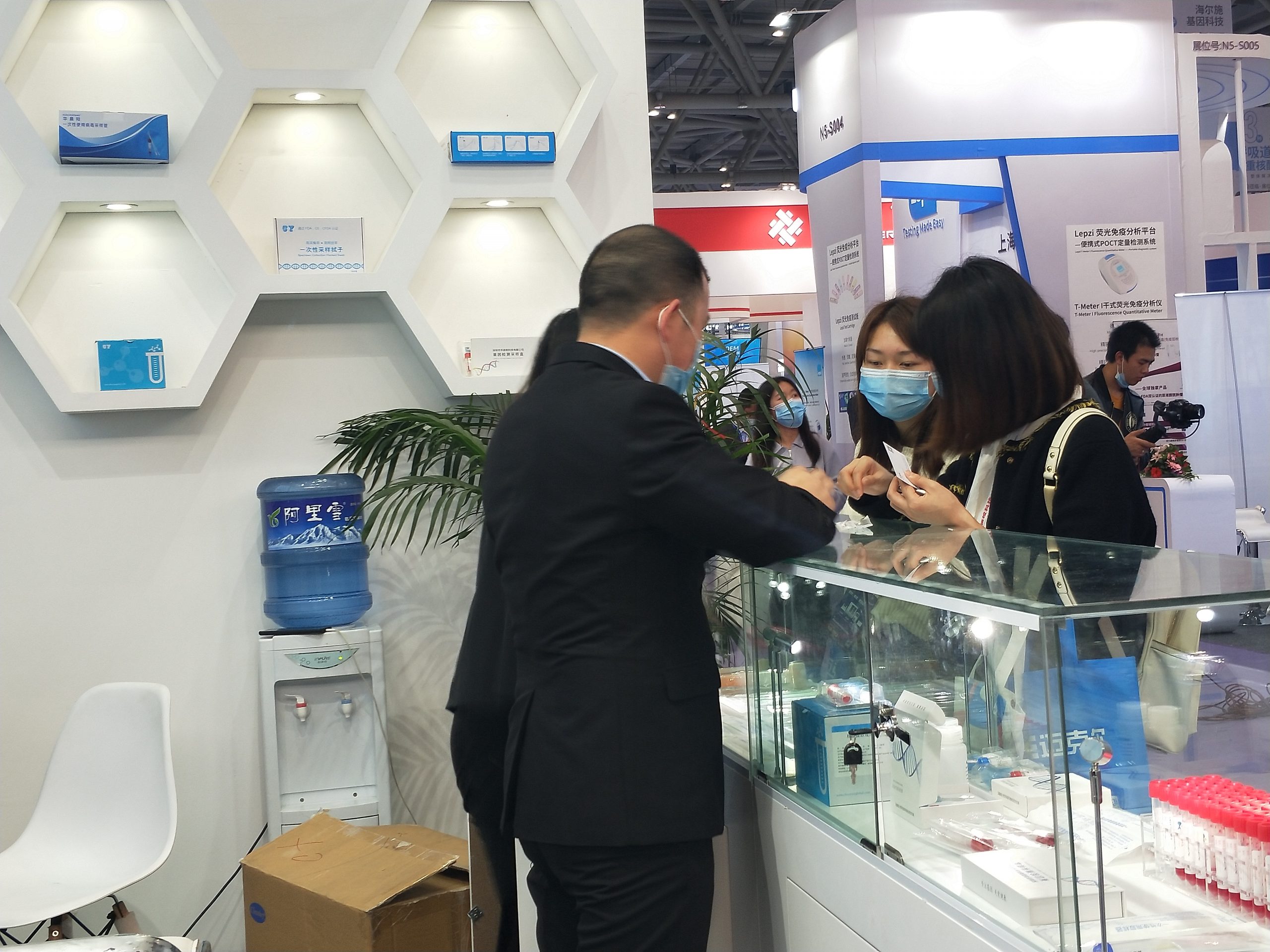 华晨阳科技重庆CACLP展位盛况