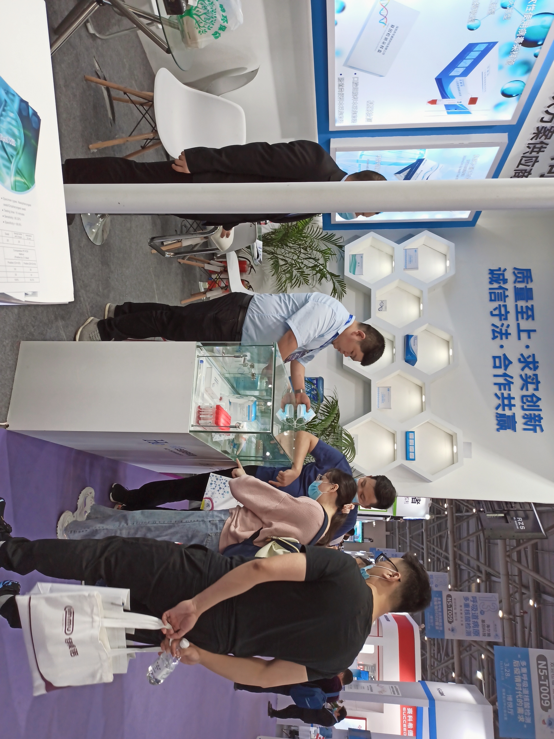 华晨阳科技重庆CACLP展位盛况